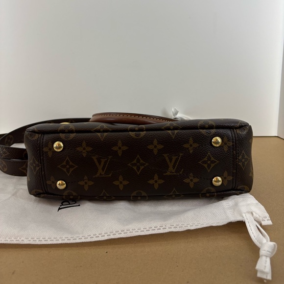 Louis Vuitton Paris, Brown Purse, Excelent Condition, Comes with Strap - Picture 4 of 15